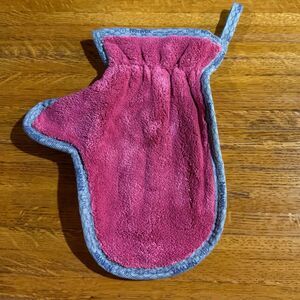 Norwex Dusting Mitt LE Pomegranate NWOT